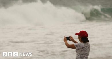 Hurricane Erick 'extremely dangerous' as it nears Mexico