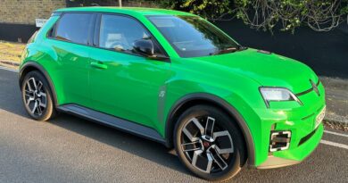 I drove the Renault 5 E-Tech. This chic French EV has one silly feature you'll never find on a Tesla.