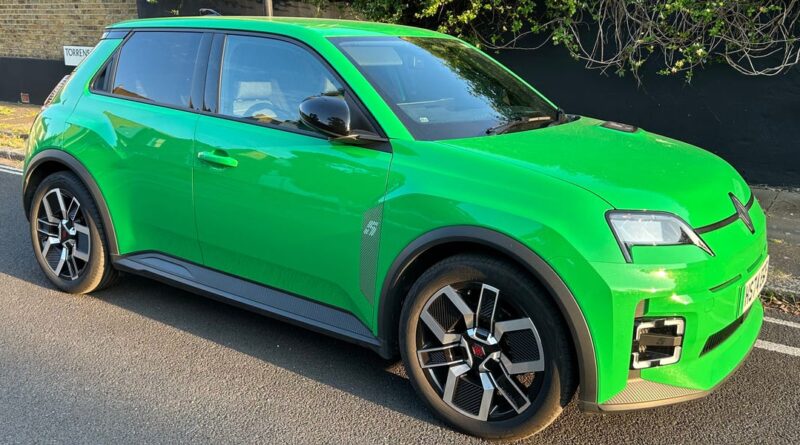 I drove the Renault 5 E-Tech. This chic French EV has one silly feature you'll never find on a Tesla.