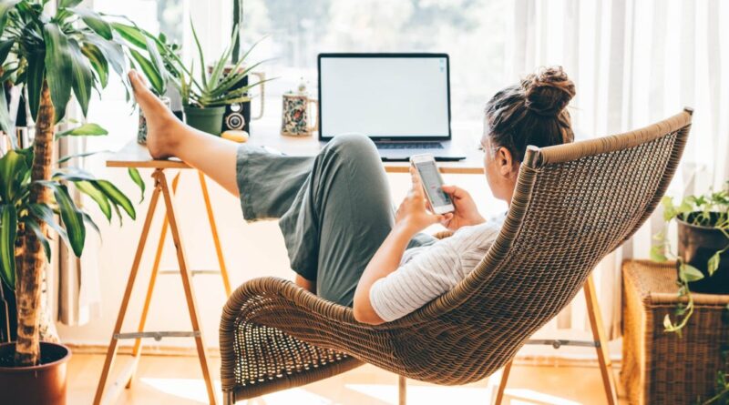 I help busy people organize their digital clutter. Here are 5 features you should start using on your phone and laptop immediately.