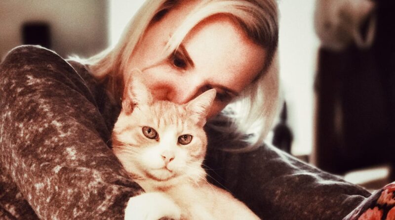 I left my Hollywood career to become a pet grief counselor. It changed the way I think about life, loss, and money.