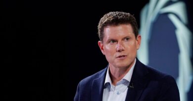 Leaked memo reveals new leaders reorganizing Amazon's grocery business and integrating Whole Foods