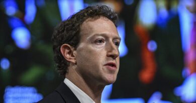 Meta's finance chief says Mark Zuckerberg is 'world-class' at giving feedback
