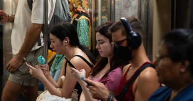 Nationwide heat wave slows rail lines and swelters commuters
