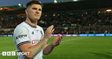 Owen Farrell applauds Saracens fans
