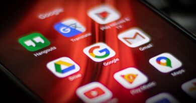 A picture of a smartphone and some apps' icons.