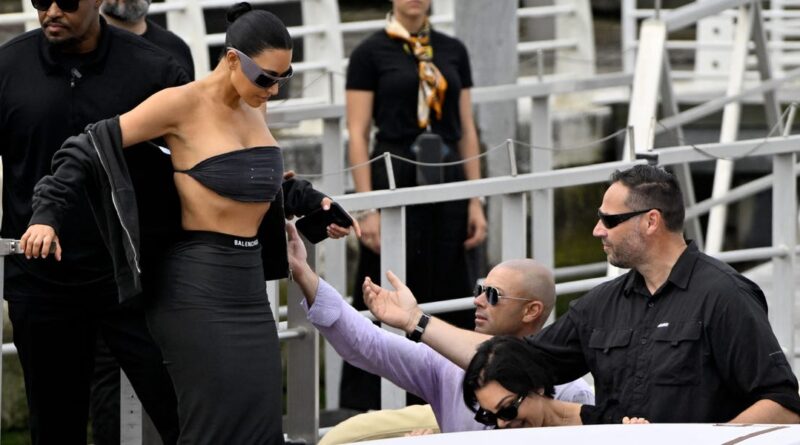 Private jets are starting to flood into Venice as celebrities and titans of business arrive for Jeff Bezos' wedding