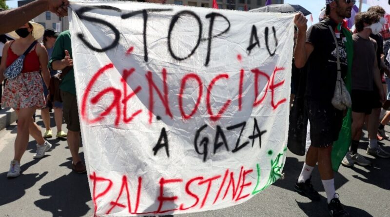 Protesters slam war profiteering, Israel at French air fair