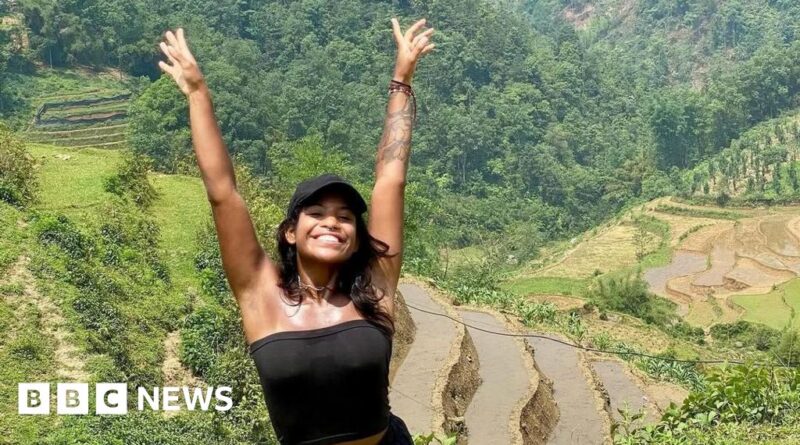 Rinjani: Rescuers search for Brazilian tourist Juliana Marins on Indonesian volcano