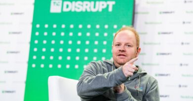 Parker Conrad, CEO at Rippling talks with Mary Ann Azevedo talk about "Going Global" at TechCrunch Disrupt in San Francisco on October 20, 2022. Image Credit: Haje Kamps / TechCrunch