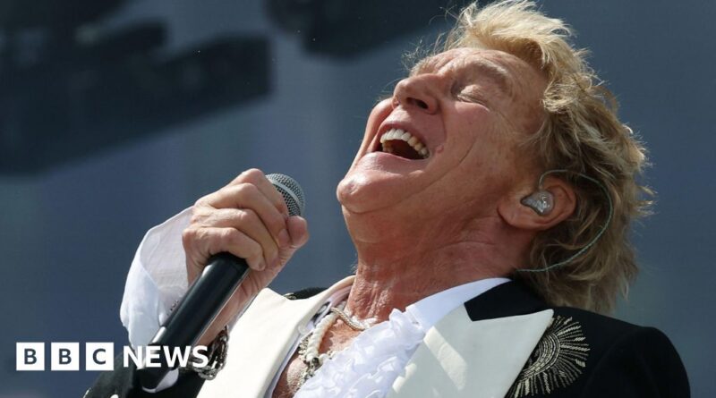 Rod Stewart at Glastonbury: Old school charm from another era