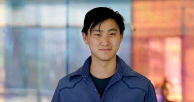 Scale AI founder Alexandr Wang says he's waiting for Elon Musk's Neuralink before he has kids