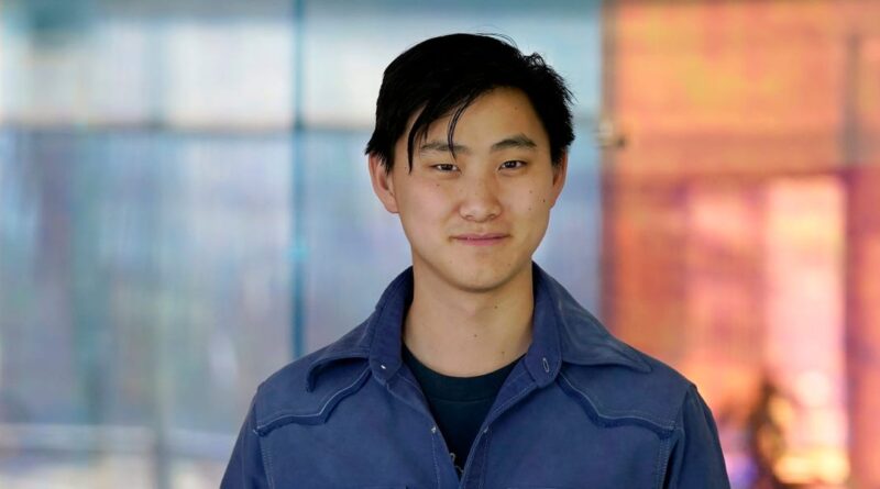 Scale AI founder Alexandr Wang says he's waiting for Elon Musk's Neuralink before he has kids