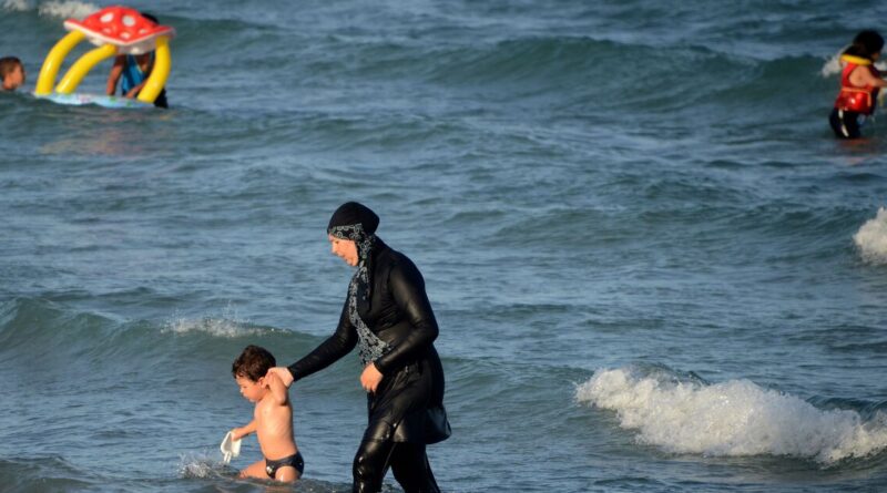 Syria mandates burkinis for women at public beaches: What to know