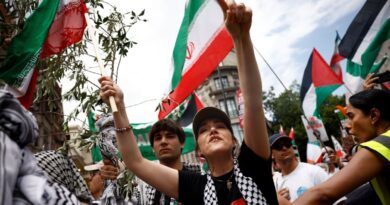 Tens of thousands of pro-Palestinian protesters march in London