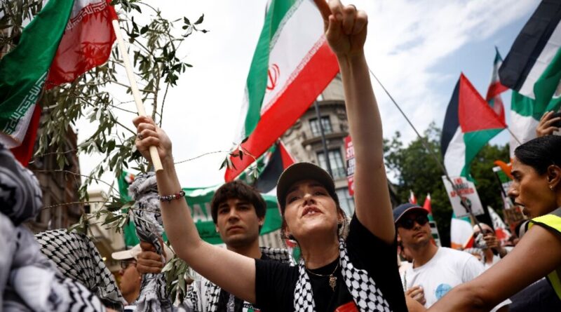 Tens of thousands of pro-Palestinian protesters march in London
