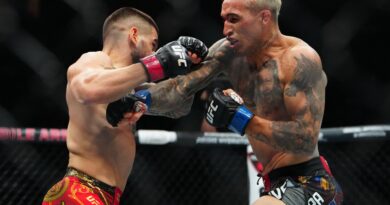 Topuria wins UFC lightweight title with stunning knockout of Oliveira