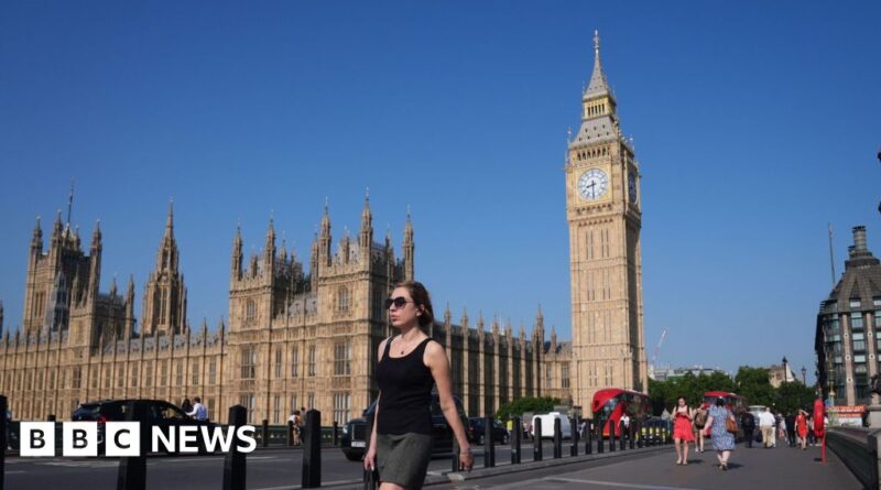 UK weather: 30C heatwave approaches as amber health alerts in place