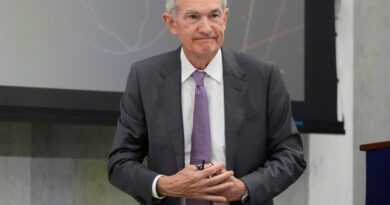 US Fed leaves interest rates unchanged amid economic uncertainty