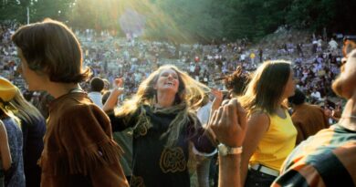 Vintage photos show how people lived, partied, and protested during the 'Summer of Love'