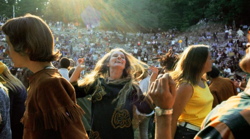 Vintage photos show how people lived, partied, and protested during the 'Summer of Love'