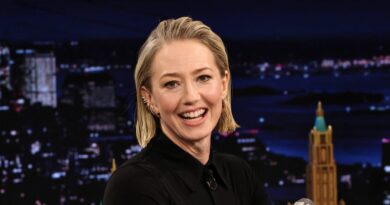 'White Lotus' star Carrie Coon, 44, says she gets typecast as older in Hollywood because she hasn't gotten Botox