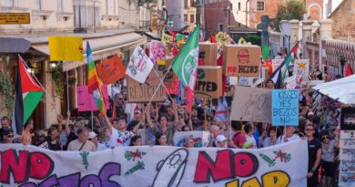 ‘No Bezos, no war’: Protesters flood Venice streets during wedding