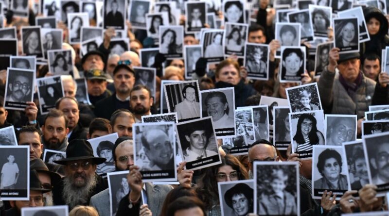 Argentines commemorate Jewish center bombing, demand justice
