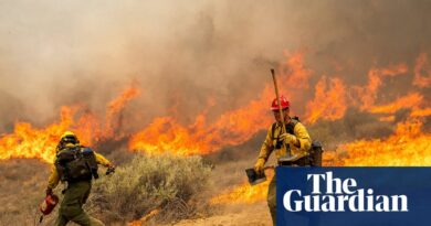 California blaze spreads in hot, windy conditions in year’s largest wildfire