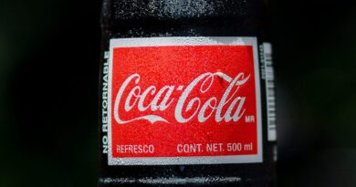 Coca-Cola plans to sell a US cane sugar version of its flagship soda this fall after pressure from Trump