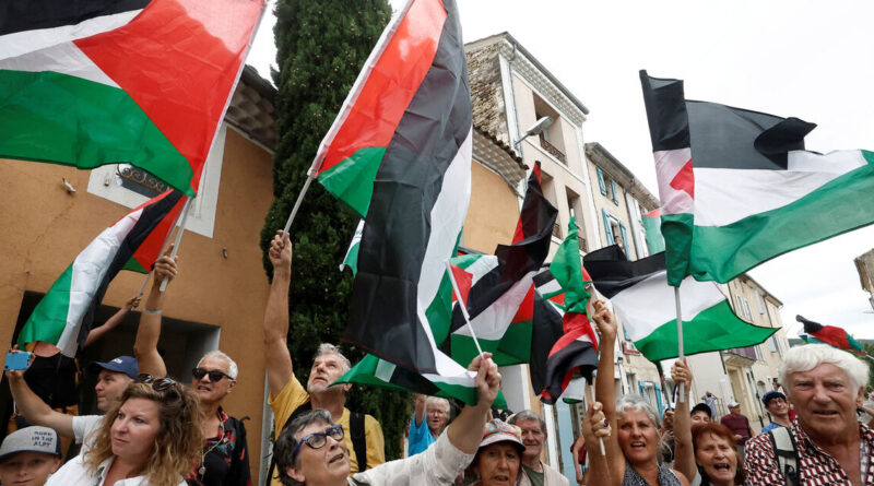 Cycling-Activists protest over Gaza during Tour de France, call for Israeli team to be barred