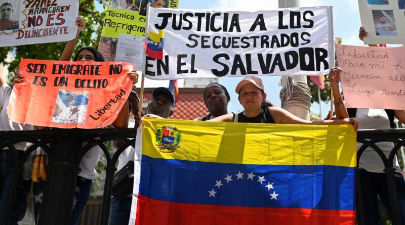 Deported Venezuelan man files abuse complaint against the US government
