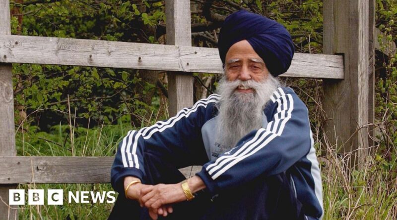 Fauja Singh: Driver held over hit-and-run death of world's 'oldest' marathon runner