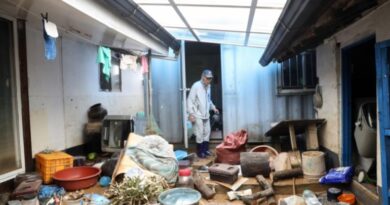 epa12244521 A resident reacts as he inspects his damaged home following torrential downpours, in Yesan, South Chungcheong Province, South Korea, 18 July 2025. Heavy rains that pounded the nation's central and southern regions in recent days have left at least four people dead, forcing over 5,000 people to evacuate, according to officials. EPA/YONHAP SOUTH KOREA OUT