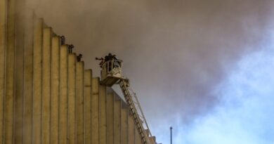 Four dead in fire at major Cairo telecomms hub, internet disrupted
