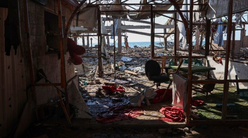 Gaza mourns those killed in Israeli strike on seafront cafe