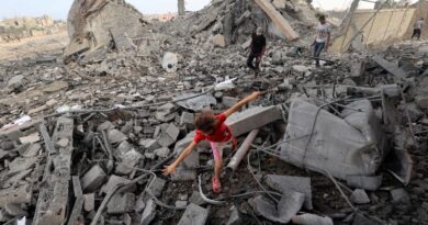 Hamas says Israeli troops sticking point in truce talks as Gaza pounded