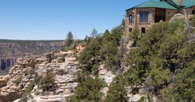 Historic Grand Canyon lodge burns to ashes in wildfire at US national park