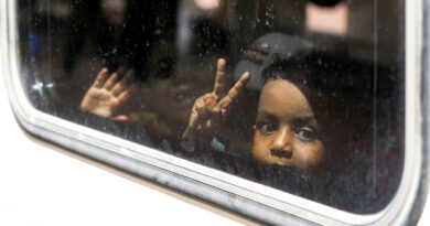 Hundreds of Sudanese refugees in Cairo take up chance to return home for free