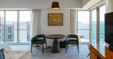 I stayed at a 5-star Four Seasons in Seattle. My $1,000-a-night room had the best view in the city.