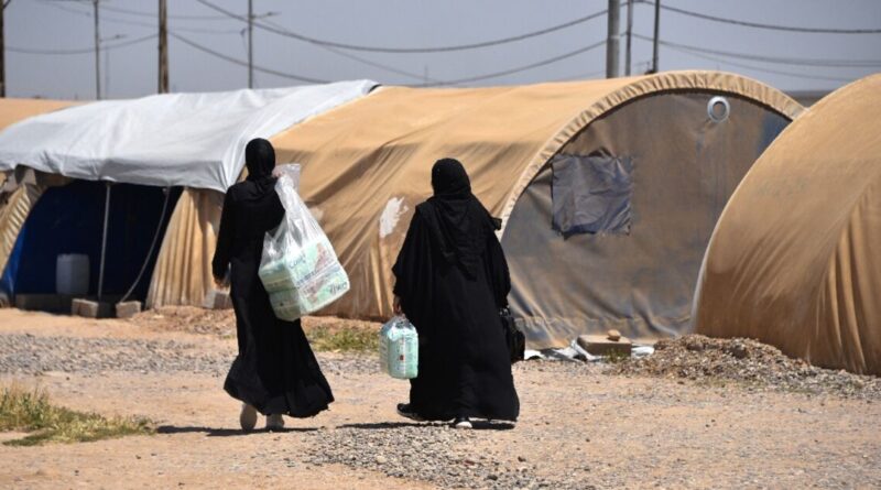 Iraqis face difficult return from Syria camp for IS families