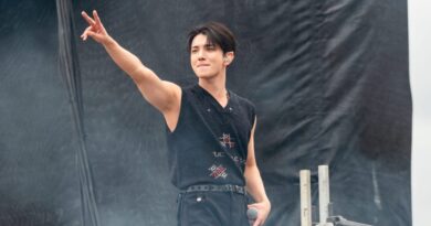K-pop giant Hybe scored big with the band Seventeen. Now, an American member is out to conquer the US.