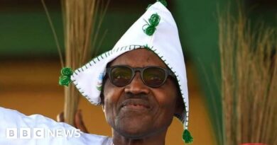 Muhammadu Buhari: Ex-Nigerian president to be buried at home