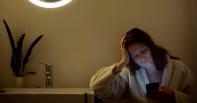 My daughter went on a cell-phone-free weekend trip. It was surprisingly harder on me than on her.