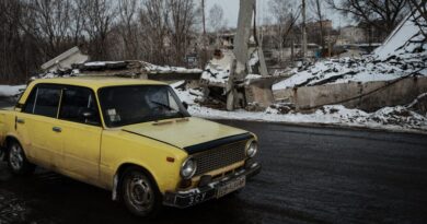 Russia's biggest carmaker is eyeing a 4-day workweek because sales are doing so poorly