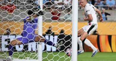 Manchester City's Norwegian striker #09 Erling Haaland shoots but fails to score against Al Hilal's Moroccan goalkeeper #37 Yassine Bounou during the FIFA Club World Cup 2025 round of 16 football match between England's Manchester City and Saudi's Al-Hilal at the Camping World stadium in Orlando on June 30, 2025. (Photo by PATRICIA DE MELO MOREIRA / AFP)