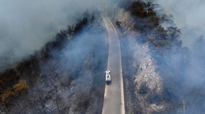 Syria fights fires for fourth day as Jordan sends help