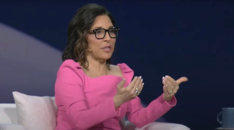 They took away Linda Yaccarino's blue check! | TechCrunch