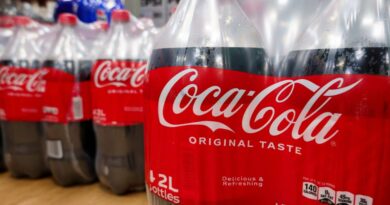 Trump says he made a deal with Coca-Cola. It'd turn all Coke into Mexican Coke.