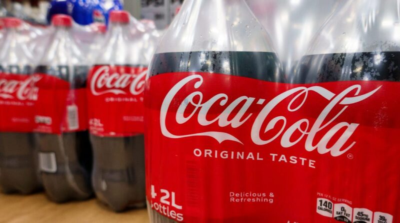 Trump says he made a deal with Coca-Cola. It'd turn all Coke into Mexican Coke.